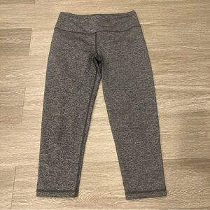 Victoria's Secret Sport M Gray Knockout Capri Leggings Athletic Wear
